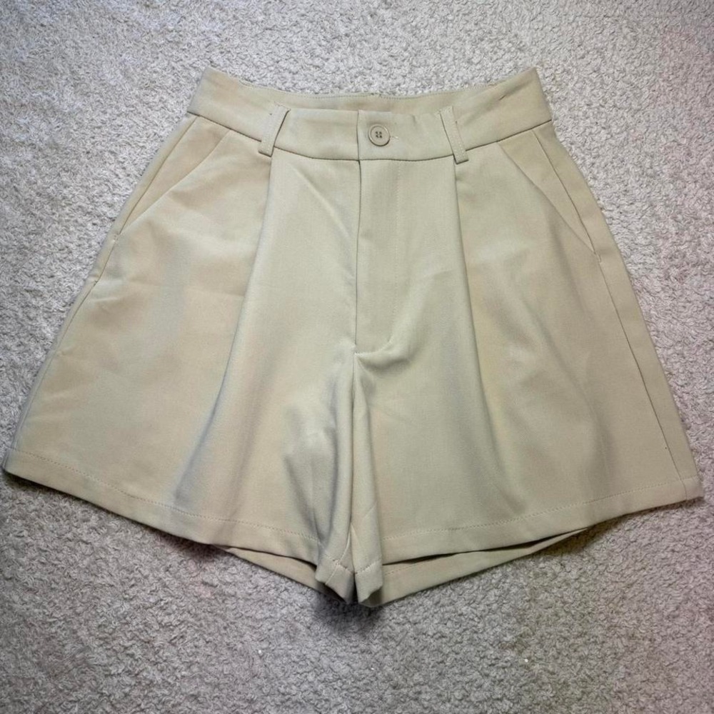 Danielle Bernstein High Waisted Trouser Shorts Size 4 NWT
